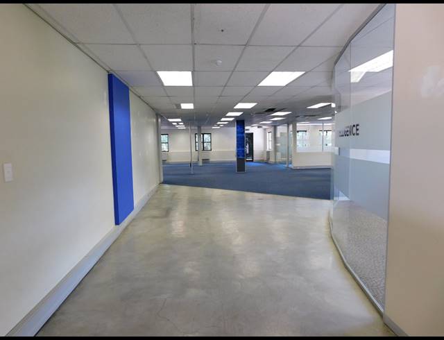 1,083M² OFFICE TO LET IN HYDE PARK